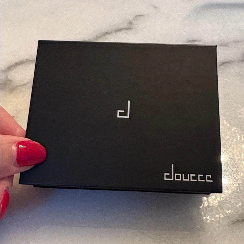 Doucce Freematic Eye Shadow Palette / On The Go Palette - Picture 2 of 2